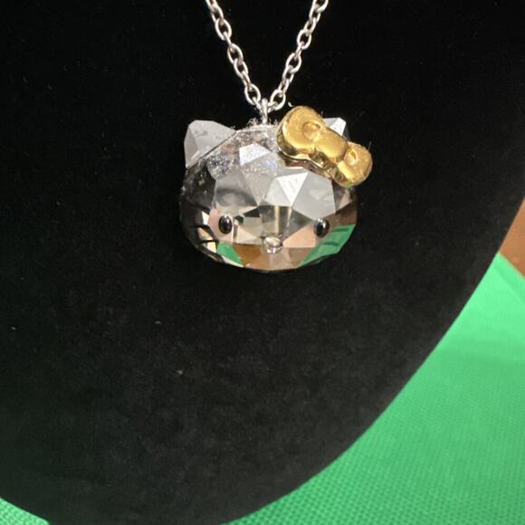 SWAROVSKI SANRIO HELLO KITTY CRYSTAL FACE JET GOLD RIBBON NECKLACE - Picture 3 of 13